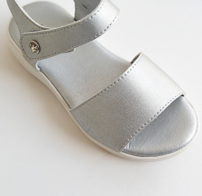 ILOVEJ Girls Sparkle Beads Summer Sandals Lightweight Non-Slip Casual Beach Shoes for Kids | Ages 4–11